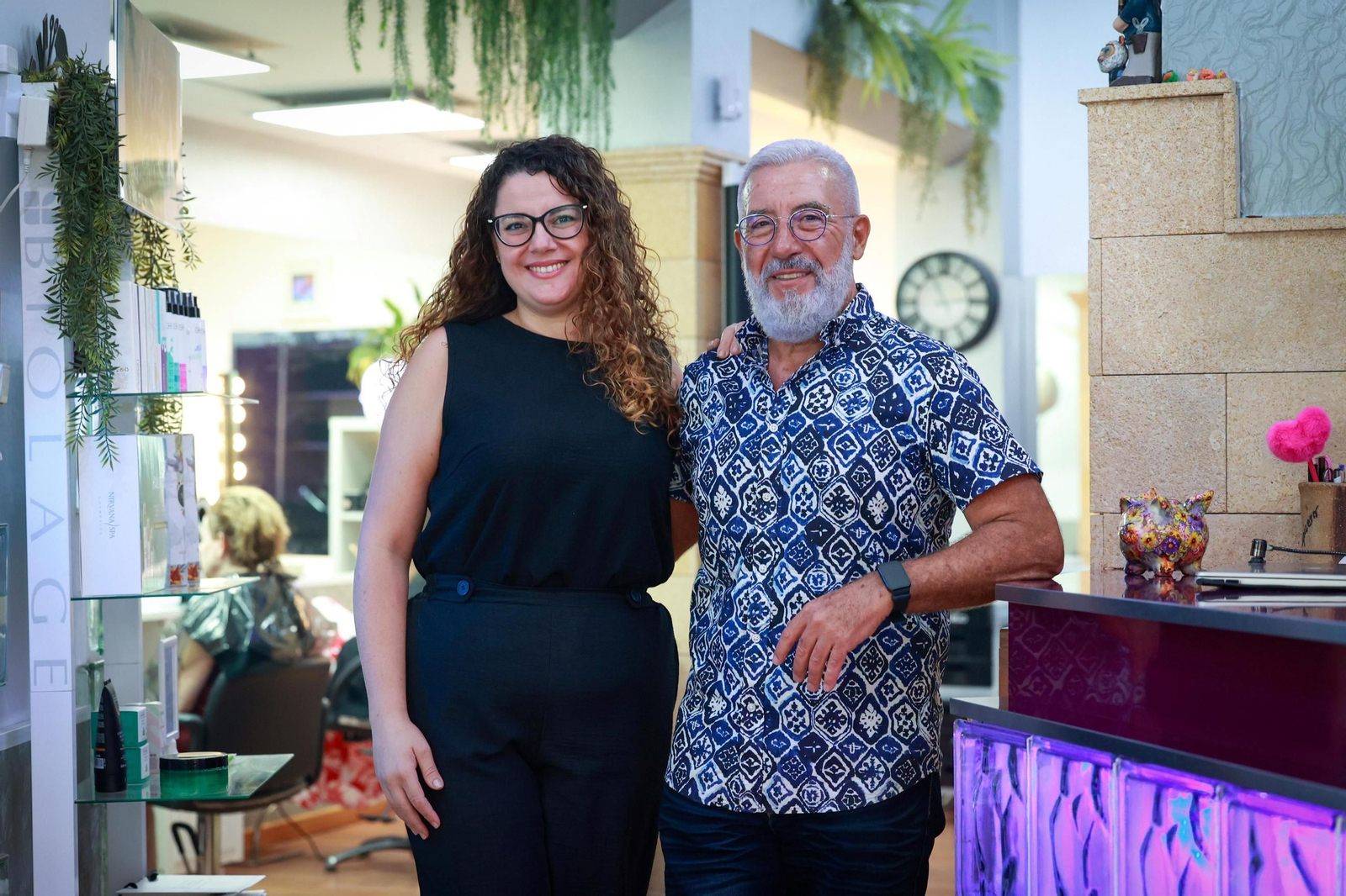 Violeta y Cristino Franco, en el interior de su local.