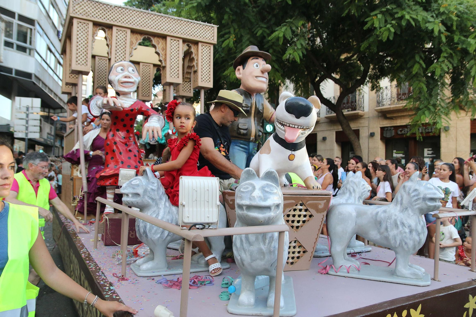 Las imágenes de la batalla de flores en la Feria de Almería 2023