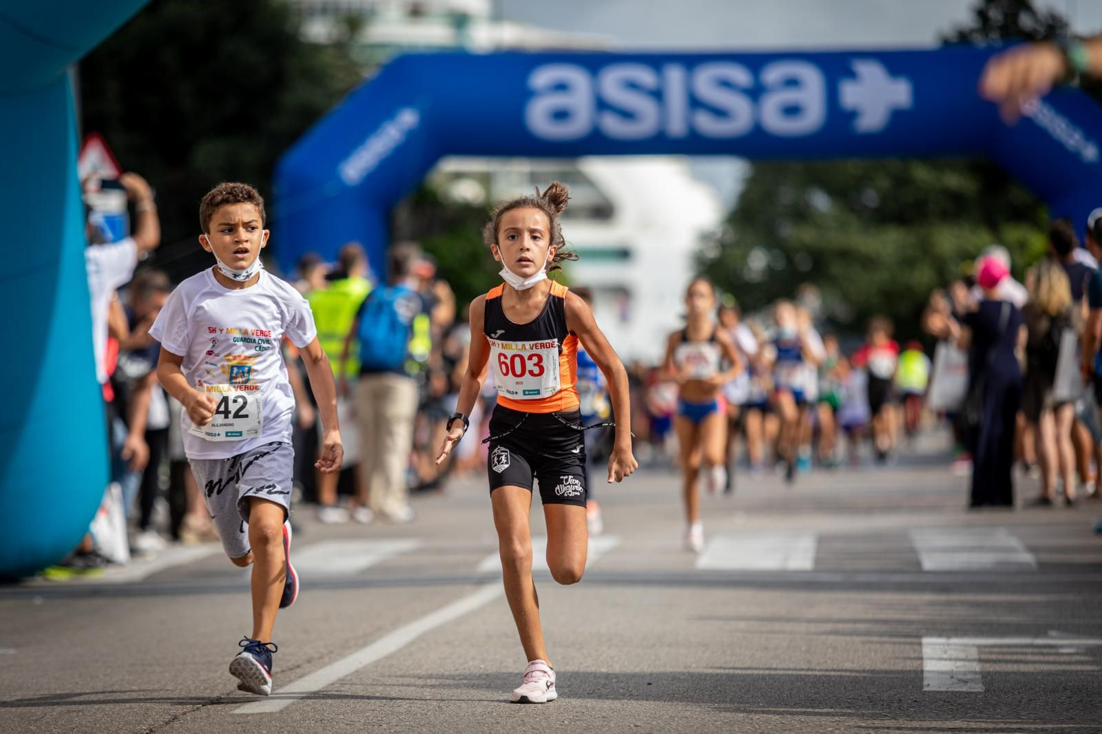 Imágenes: Cádiz vive la carrera solidaria de la Milla Verde