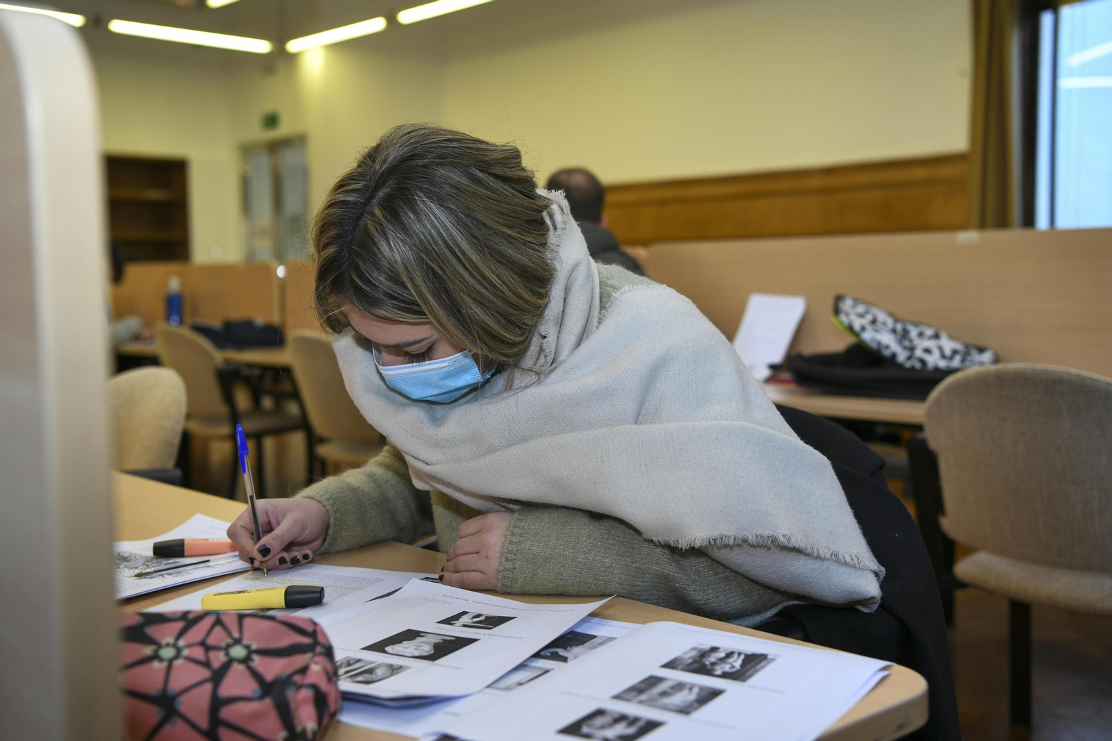 Estudiante el pasado invierno en el V Centenario, cuando era necesario tener las ventanas abiertas. Estudiante el pasado invierno en el V Centenario, cuando era necesario tener las ventanas abiertas.