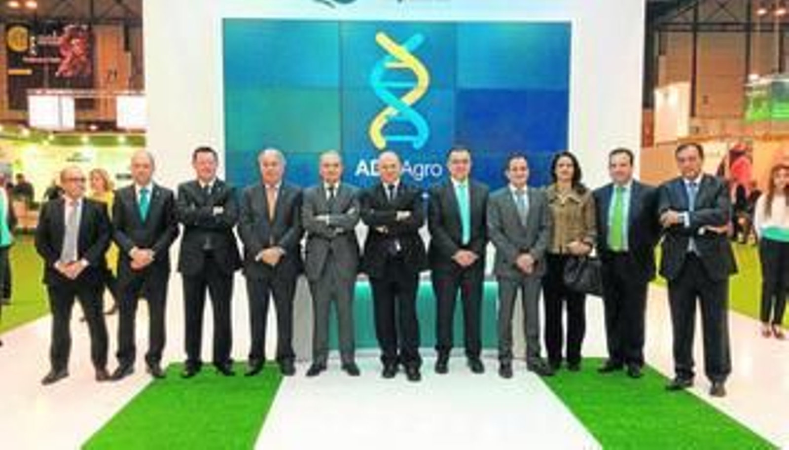 Parte de la representación directiva del Grupo Cooperativo Cajamar en la feria de Madrid.