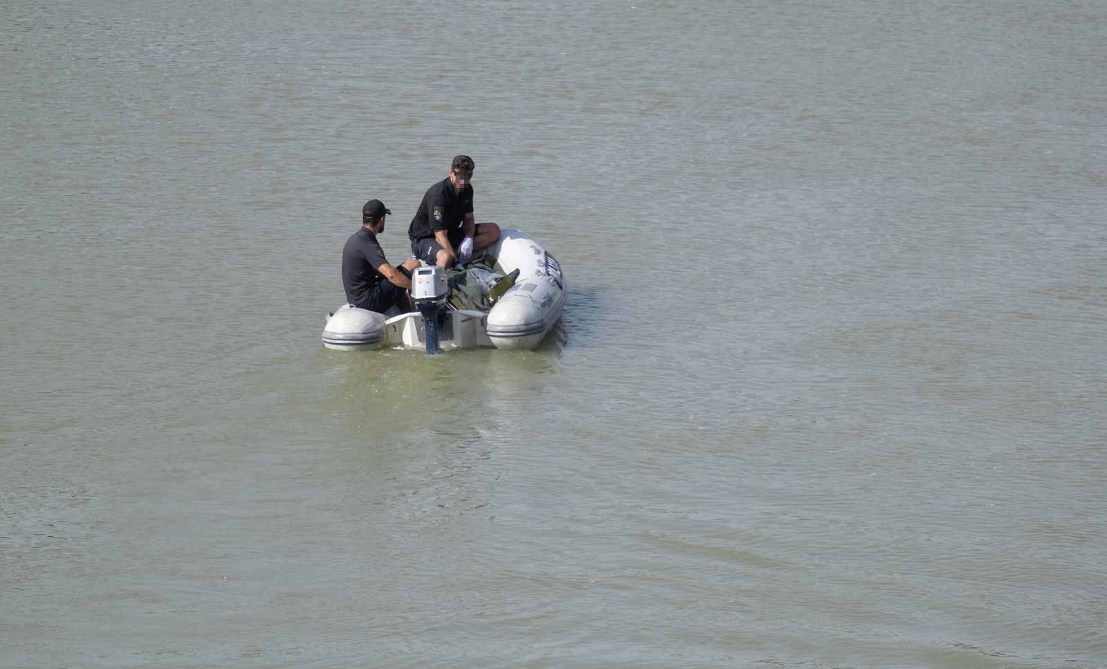 Así ha sido el rescate del cuerpo del joven ahogado en el Guadalquivir