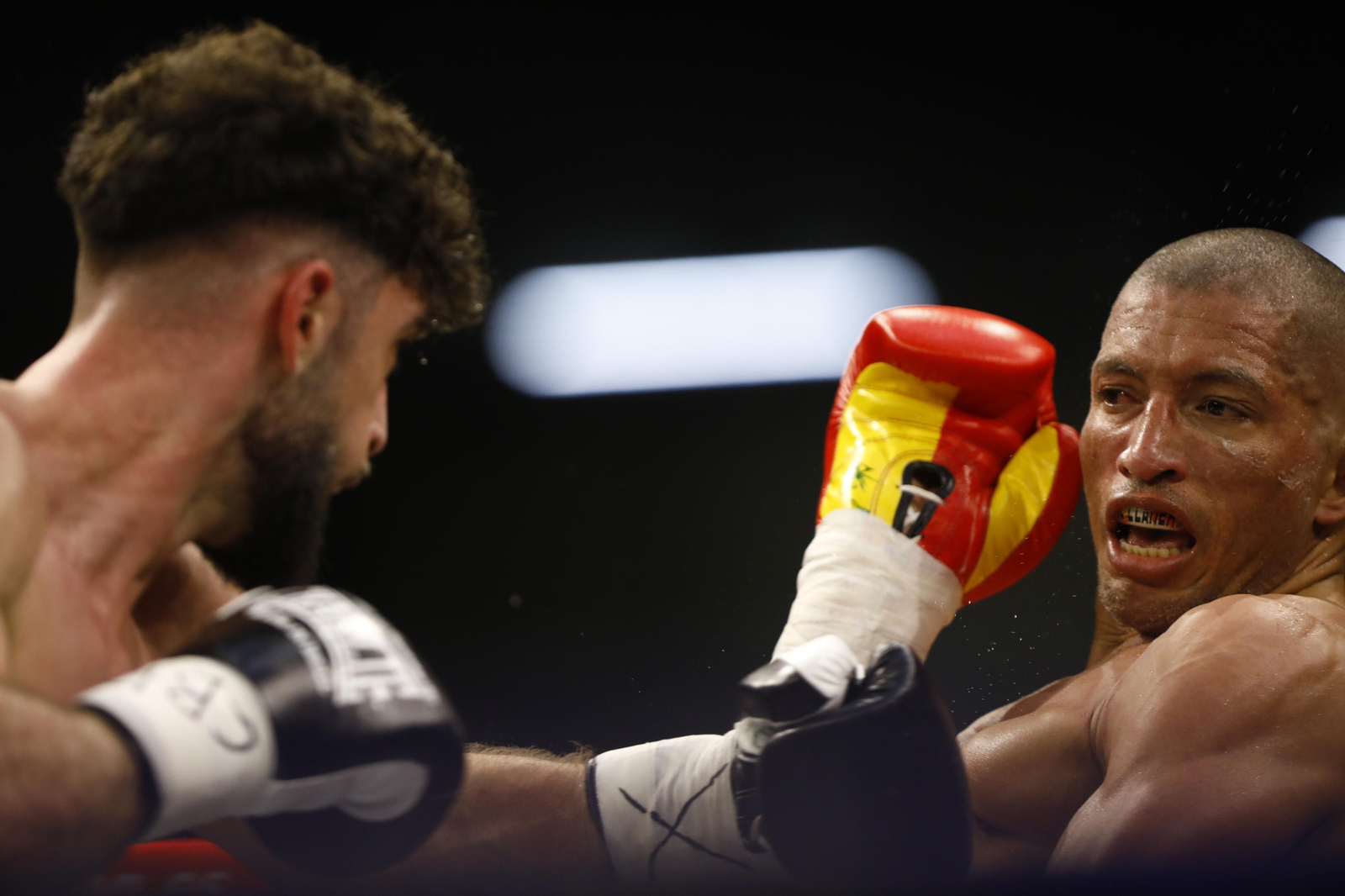 Las imágenes del combate entre José Luis Navarro Jr y Ronny Landaeta en Córdoba