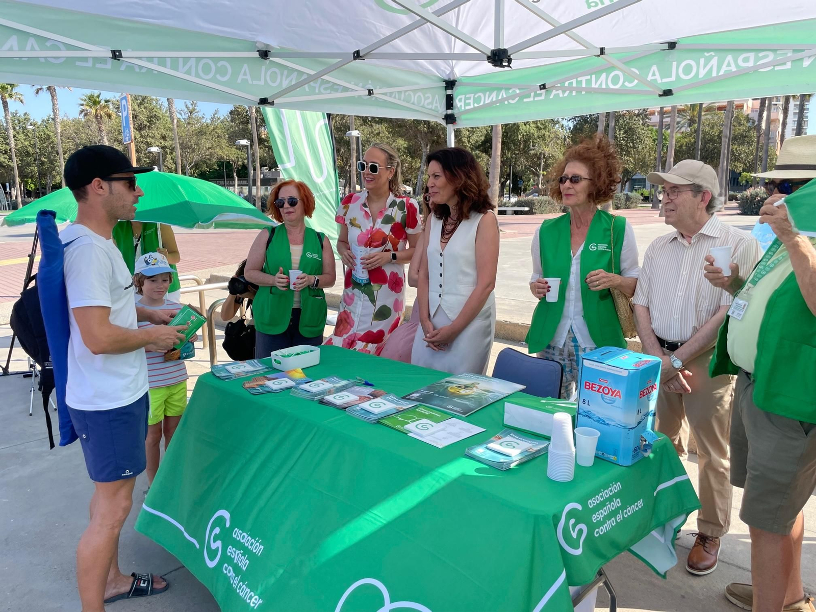 Carpa Informativa de la asociación española contra el cáncer.