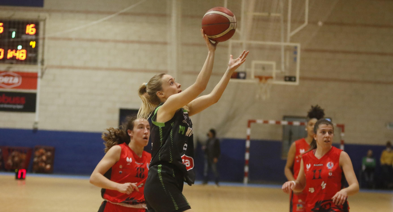 Ana Rodríguez, durante un partido del Milar Córdoba BF de la pasada campaña en LF2.