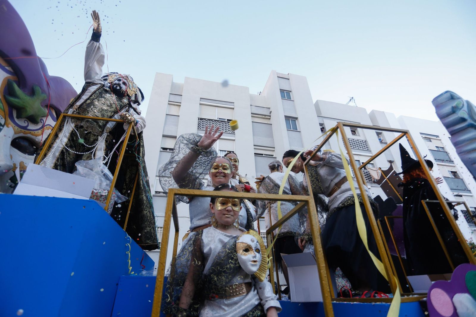Búscate en las fotos de la cabalgata del Carnaval de Algeciras 2026