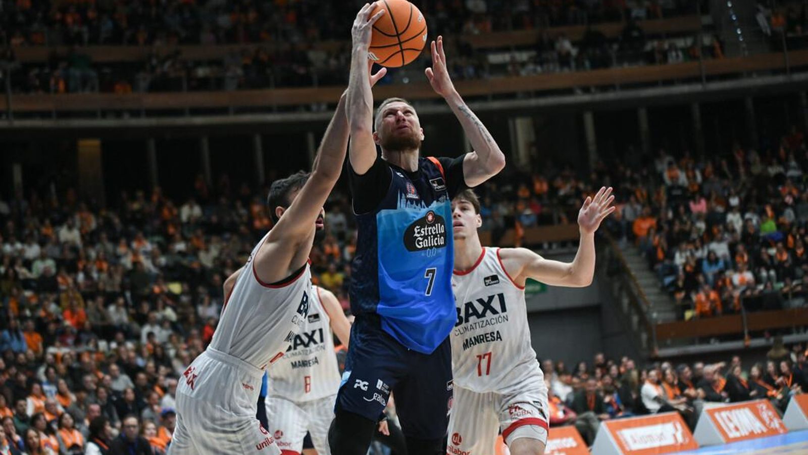 Mario Saint-Supéry guía el triunfo de BAXI Manresa ante Leyma Coruña Mario Saint-Supéry guía el triunfo de BAXI Manresa ante Leyma Coruña