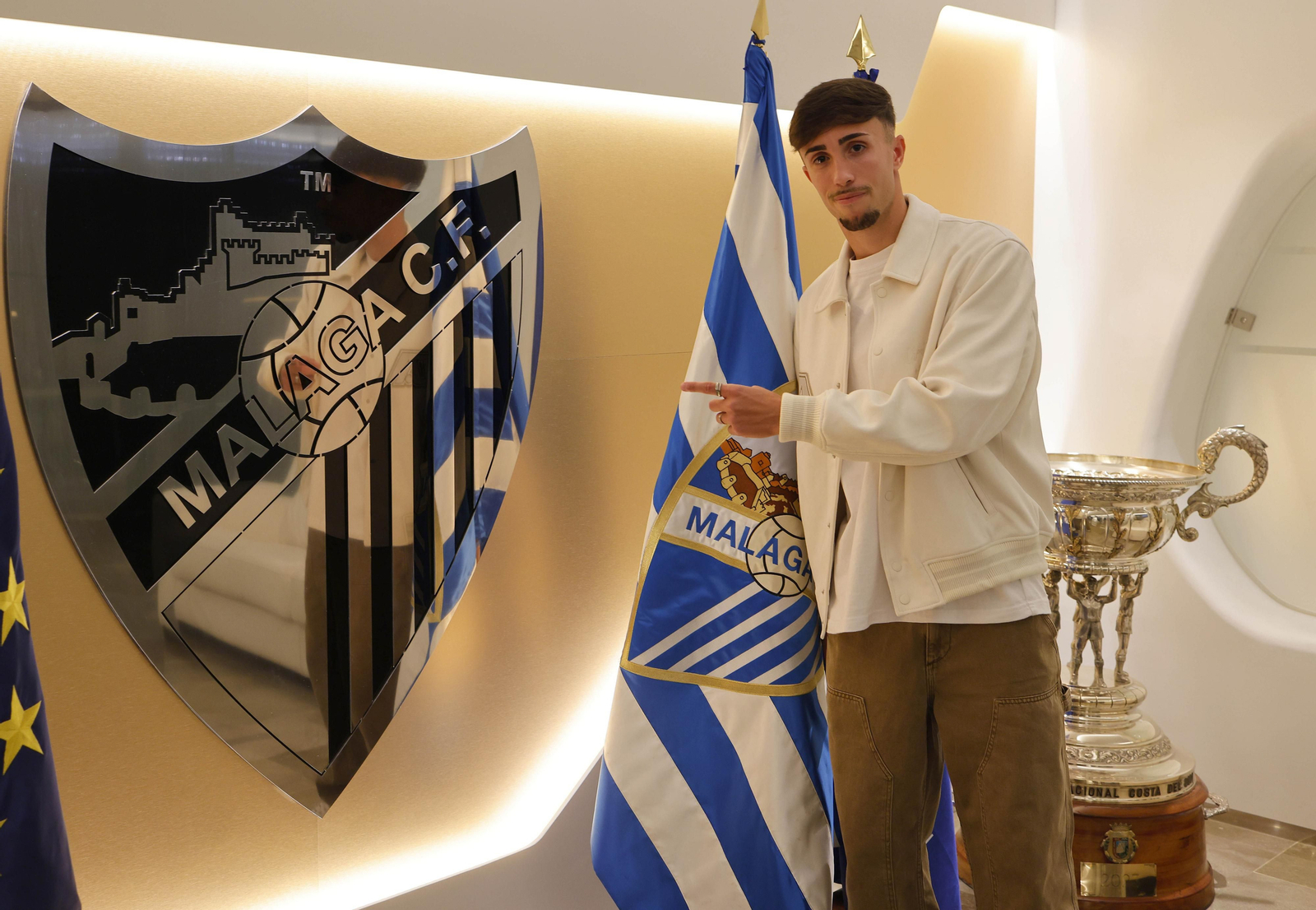 La sonrisa de David Larrubia tras renovar hasta 2027 con el Málaga CF