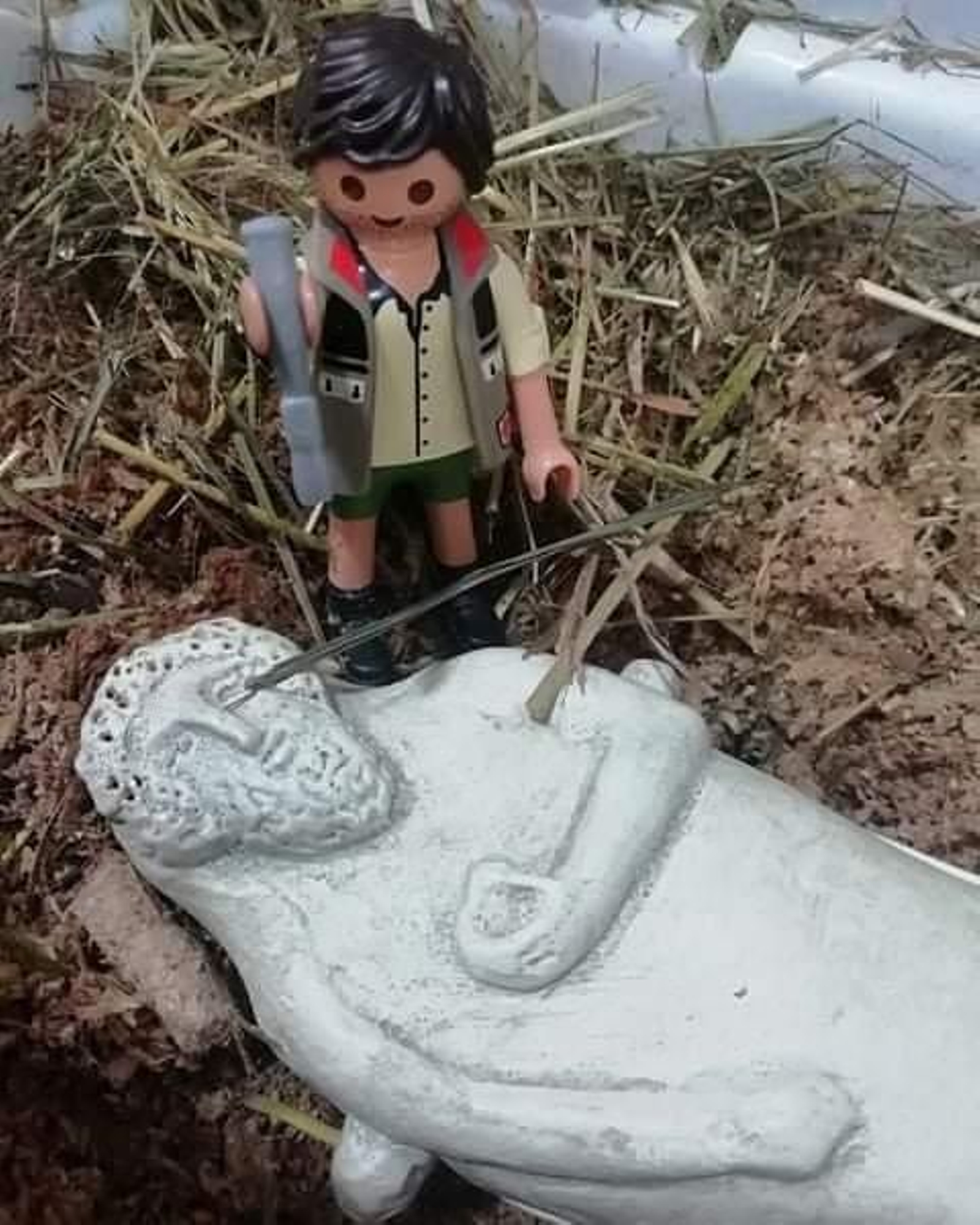 Recreación del descubrimiento del sarcófago fenicio masculino.