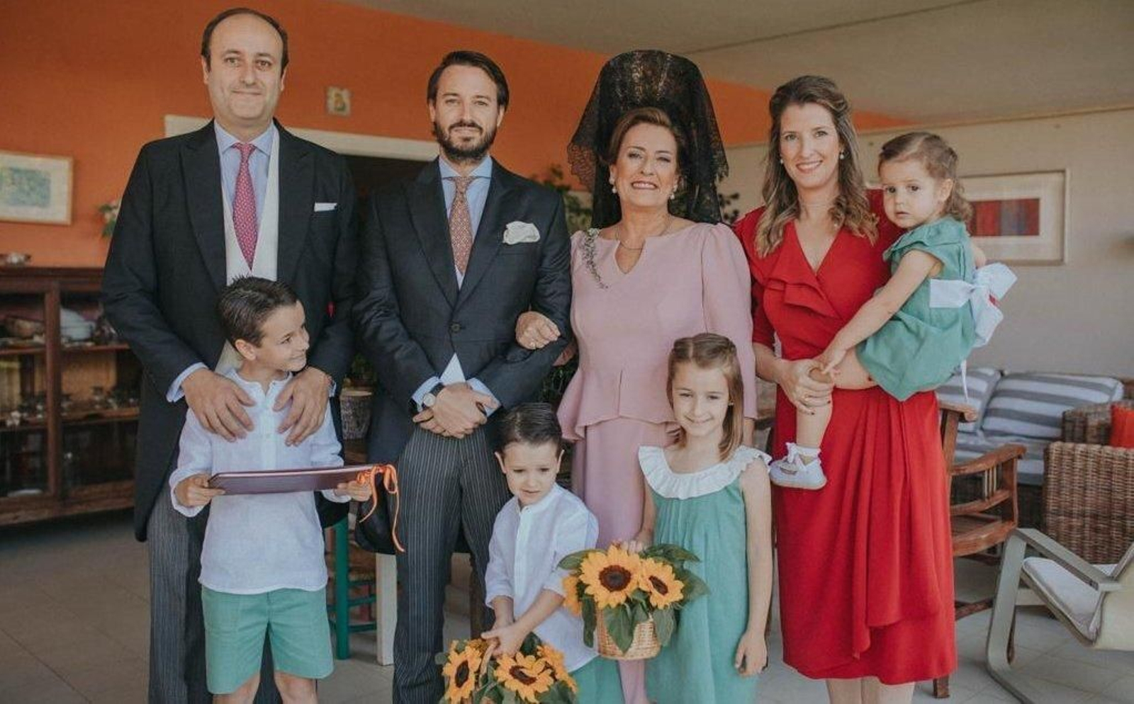 Ana de Villota Osborne con sus hijos Javier y Ana Ordás, Álvaro del Cuvillo Halcón y sus nietos.