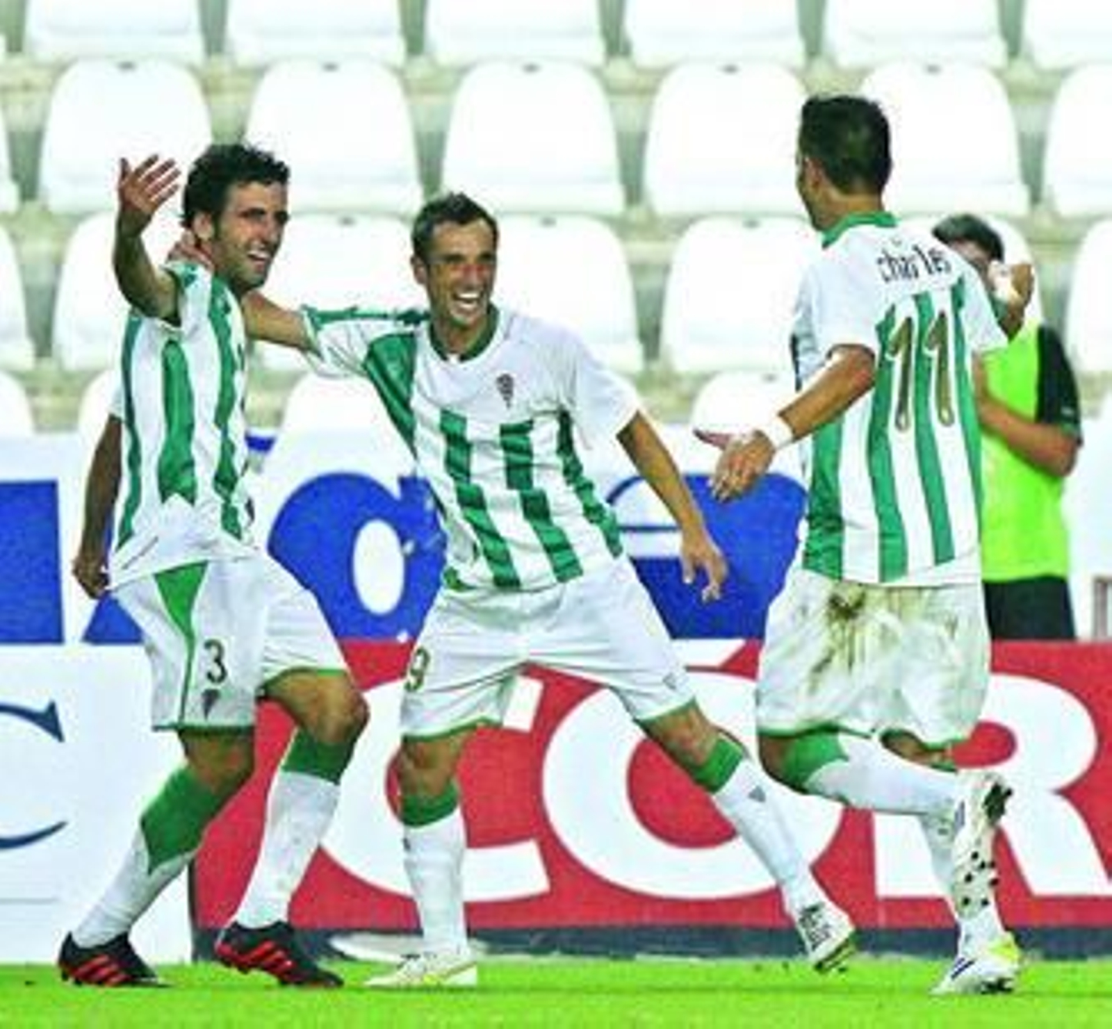 Fuentes, López Silva y Charles celebran el gol del brasileño en el minuto 50.