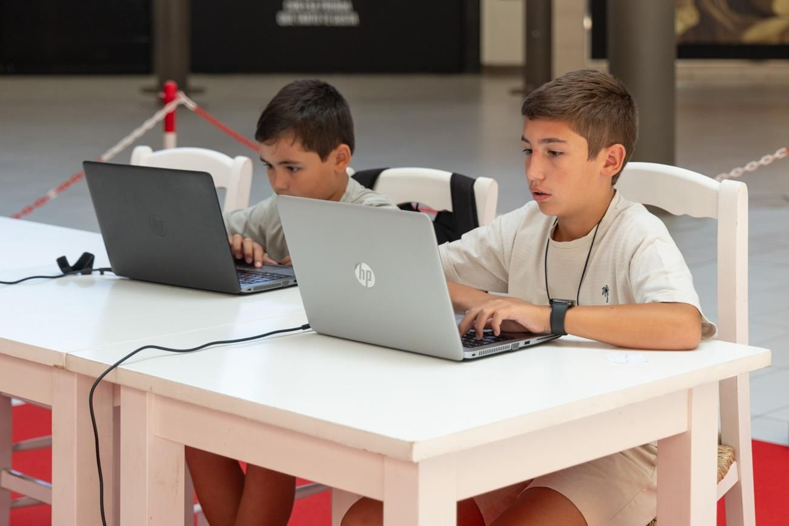 Así disfrutan los más jóvenes del campamento digital de La Loma,