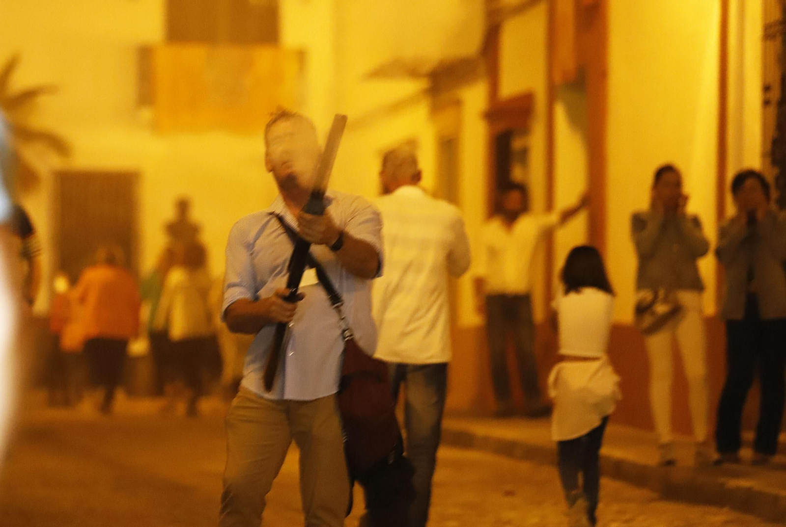 La Virgen del Rocío recorre las calles de Almonte hacia el Chaparral para el inicio del Camino de los Llanos