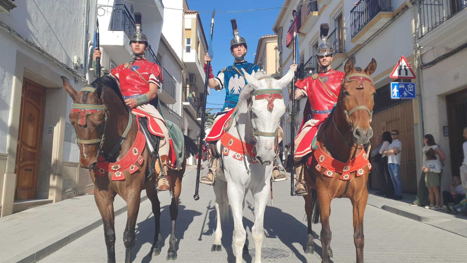 Viernes Santo en Castro del Río: La cesión del paso al Santo Entierro, en imágenes