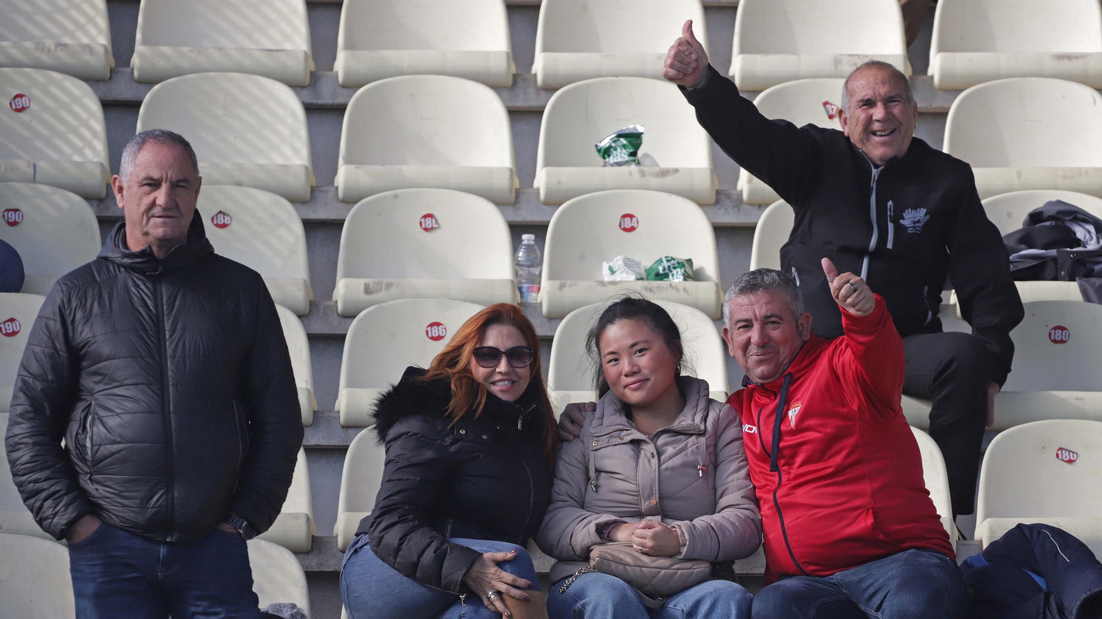 Fotos de la afición en el Nuevo Mirador
