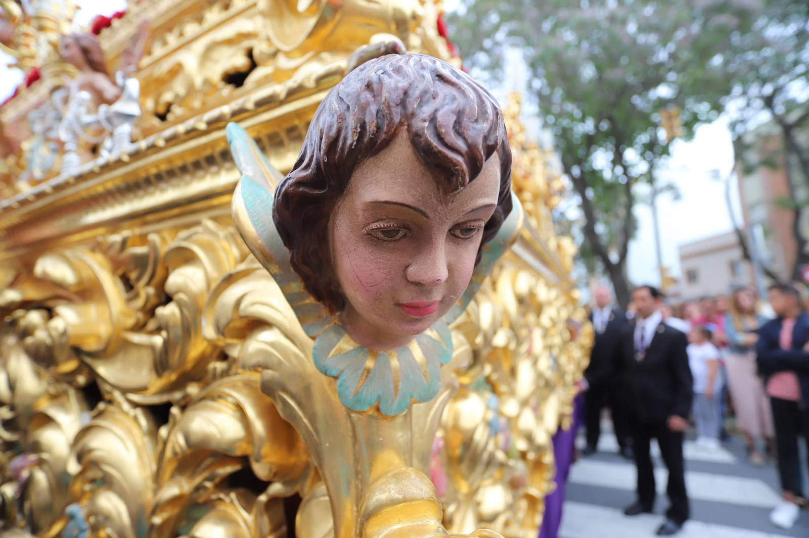 Imágenes del recorrido de la Hermandad del Cristo Cautivo de Huelva