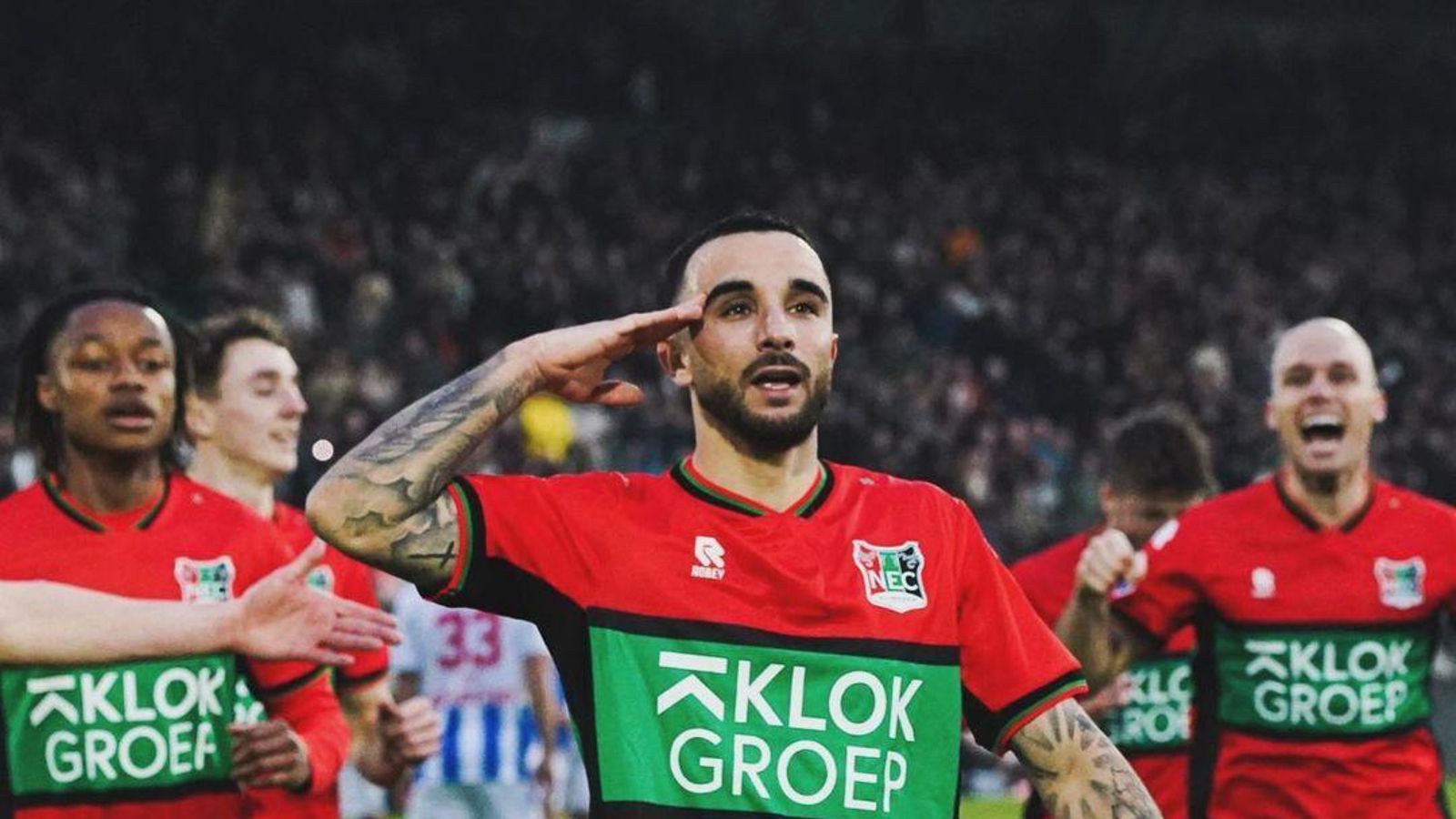 Rober celebra un gol con el NEC esta temporada