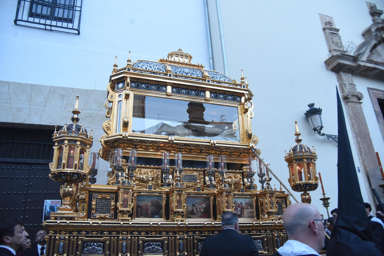 La procesión del Santo Sepulcro en este Viernes Santo de Córdoba, en imágenes