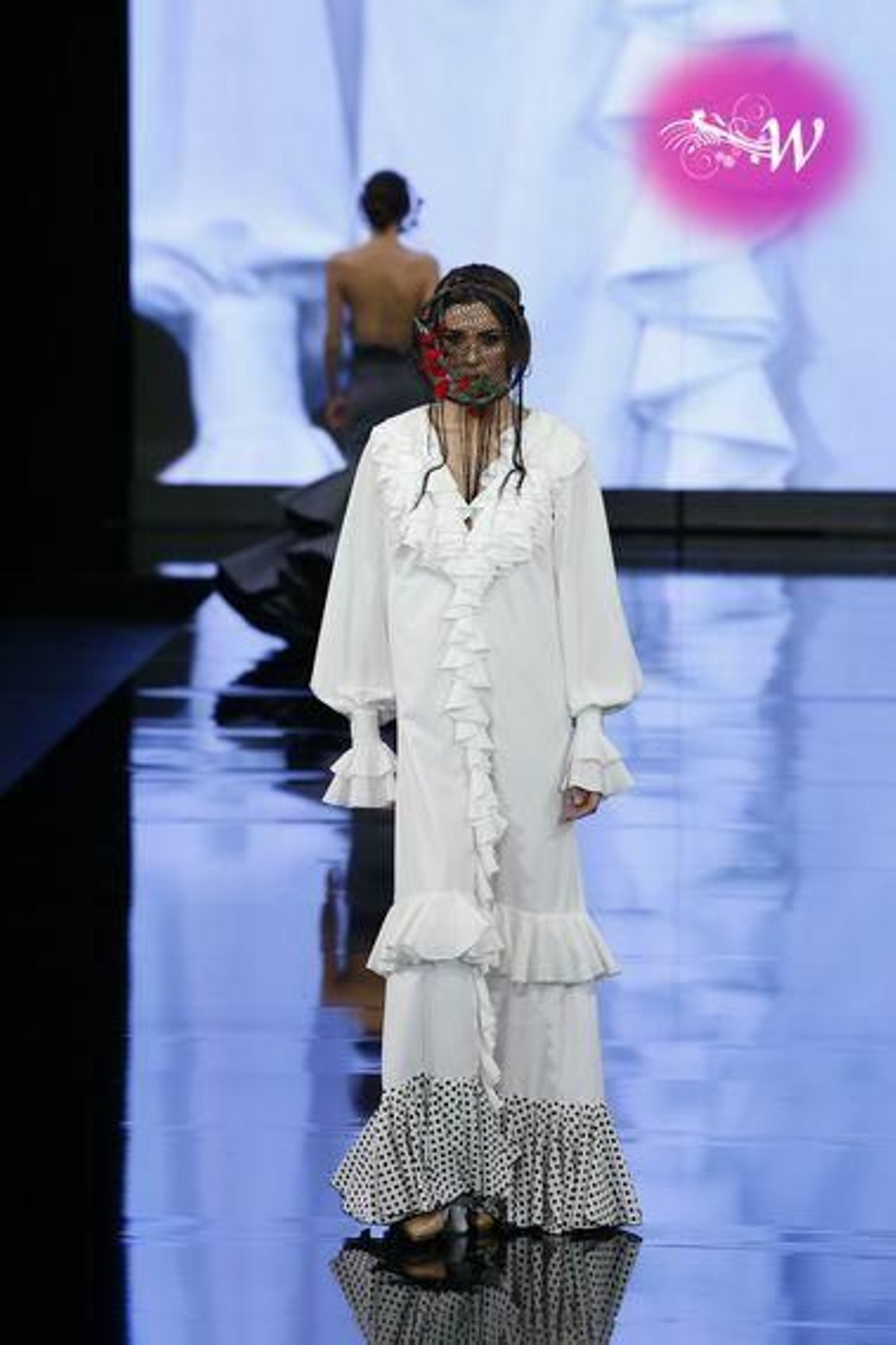 Así ha sido el desfile de Gil Ortiz en SIMOF 2020, todas las fotos de su colección de flamenca
