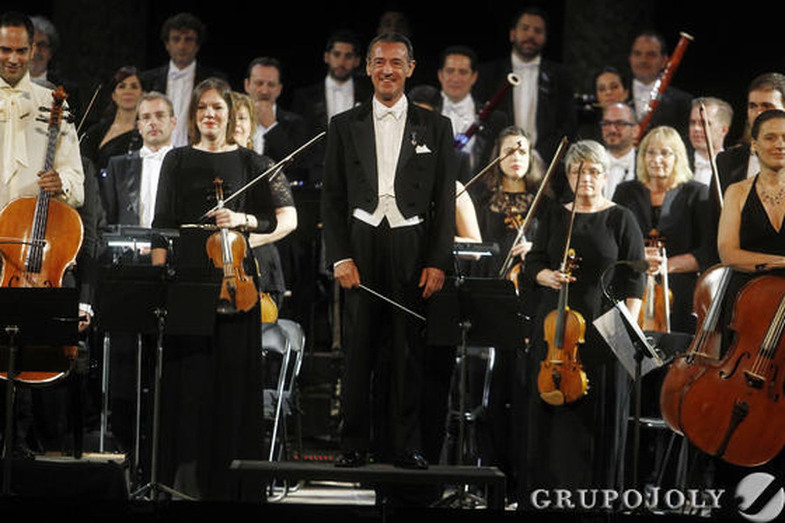 El director, Miguel Ángel Gómer Martínez, al frente de la orquesta.

Foto: Pepe Villoslada