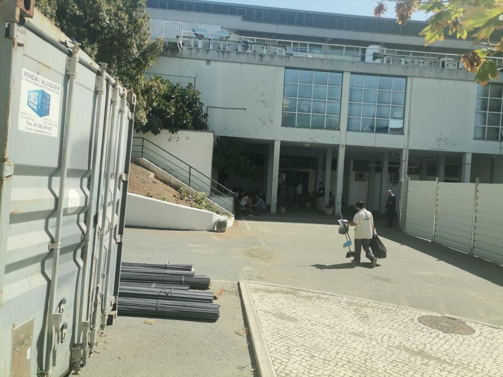 Al fondo, lugar donde se quedan los familiares de Víctor Barroso.