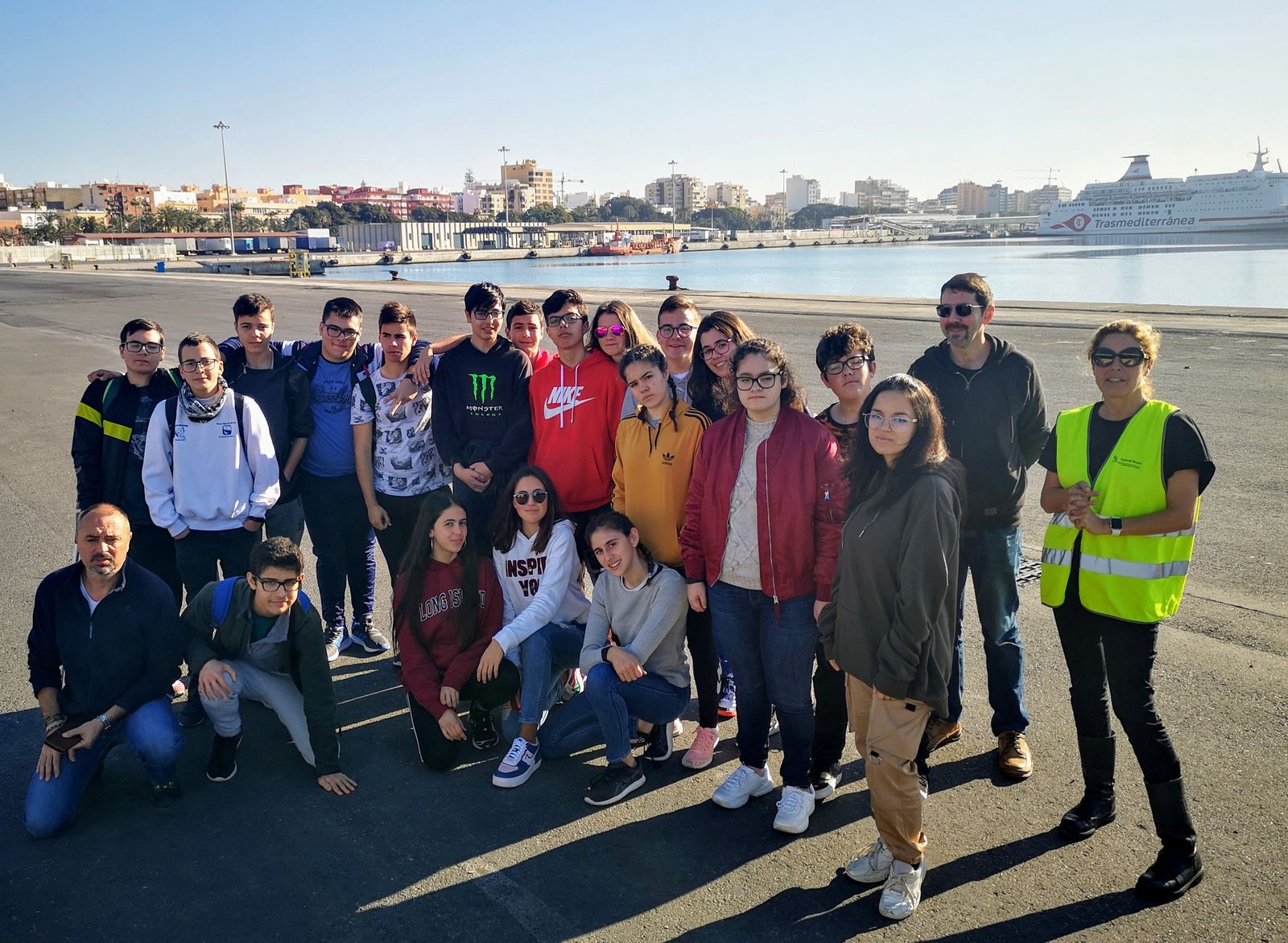 Alumnos del instituto Mar Azul de Balerma conocen el Puerto de Almería.