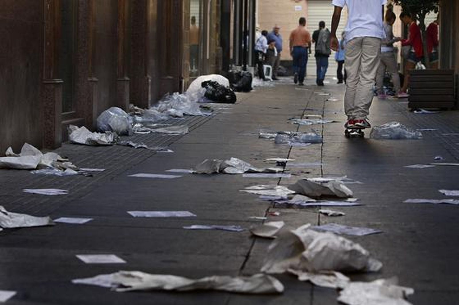 Los piquetes tomaron el centro de la capital desde primera hora de la mañana para impedir la apertura de comercios y empresas. /Julio González