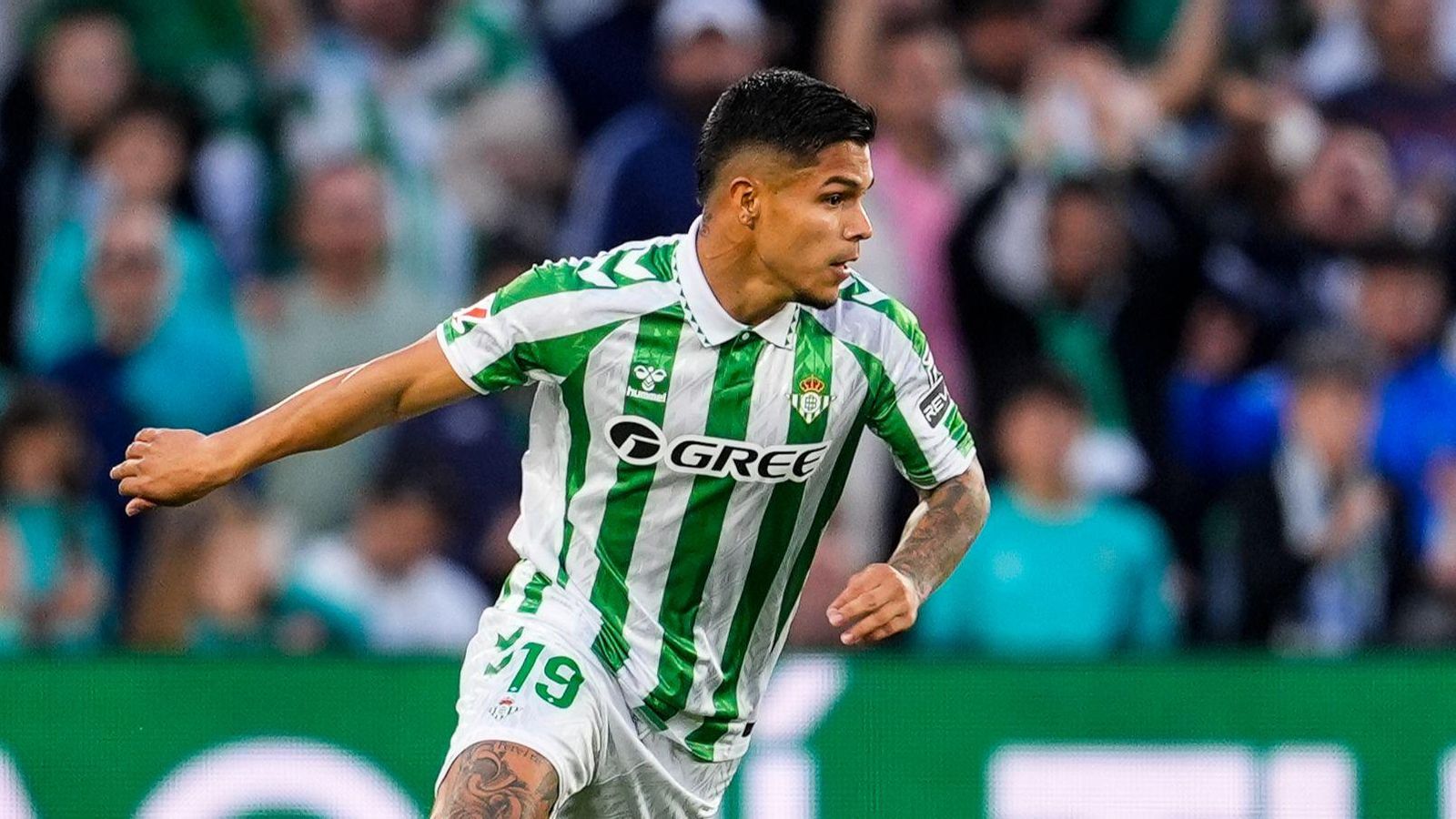 Cucho Hernández en el choque del Betis ante el Madrid