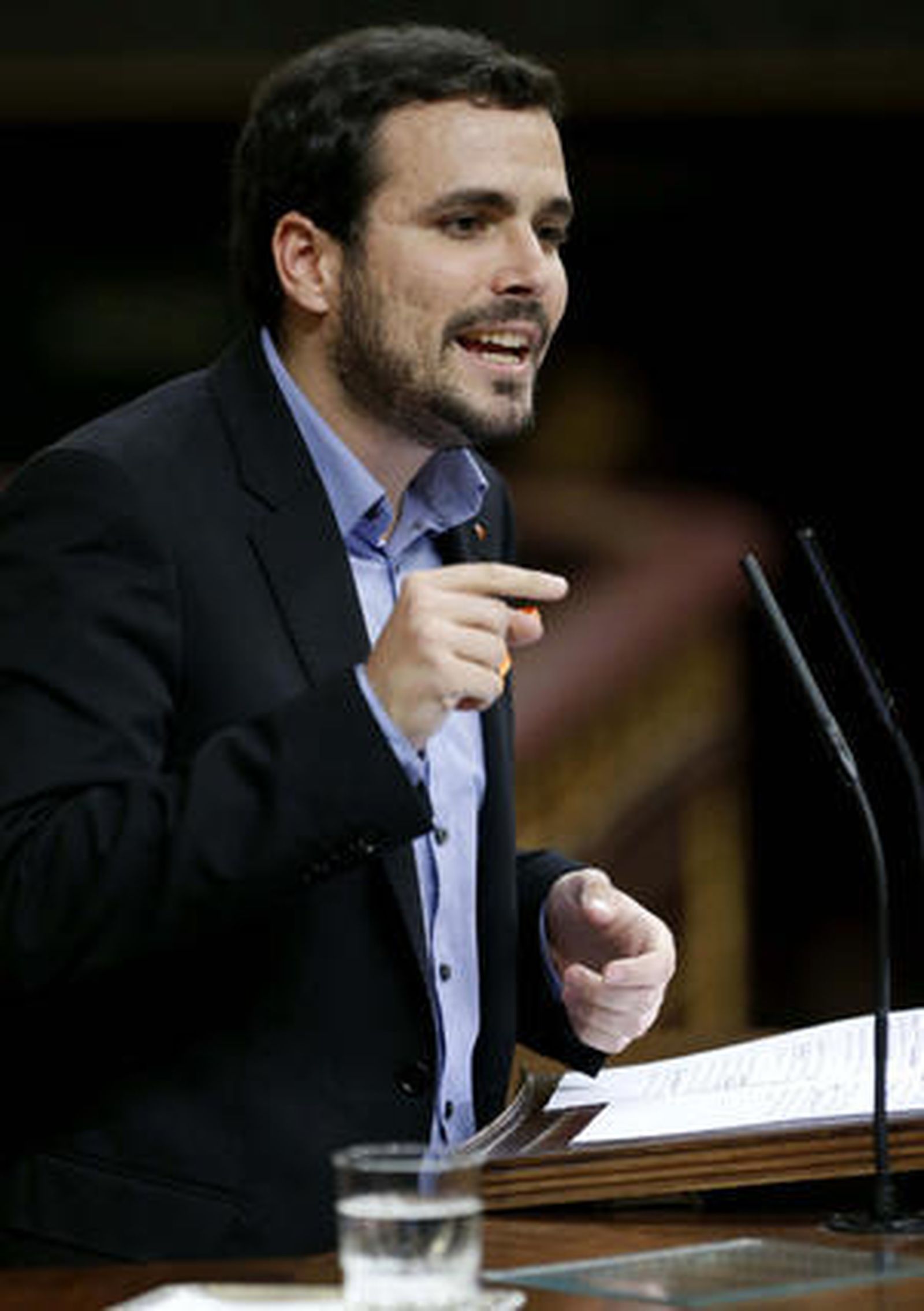 Garzón se estrena acusando a Rajoy de tener solo futuro como "cuentacuentos"