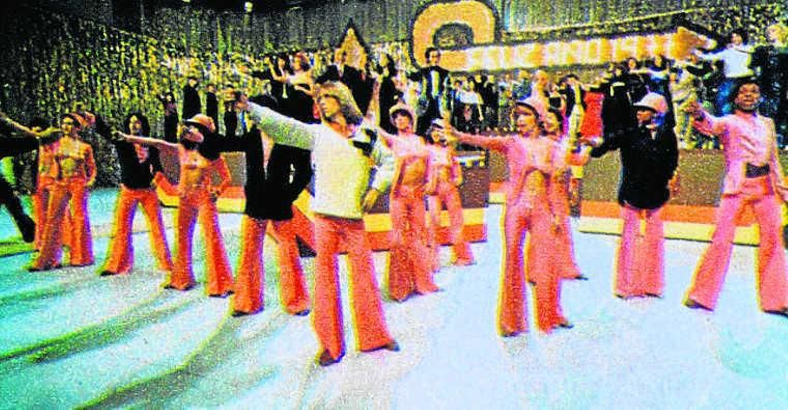 Giorgio Aresu ('Sorpresa, sorpresa'), dirigiendo al Ballet Zoom en 'Brindis'.