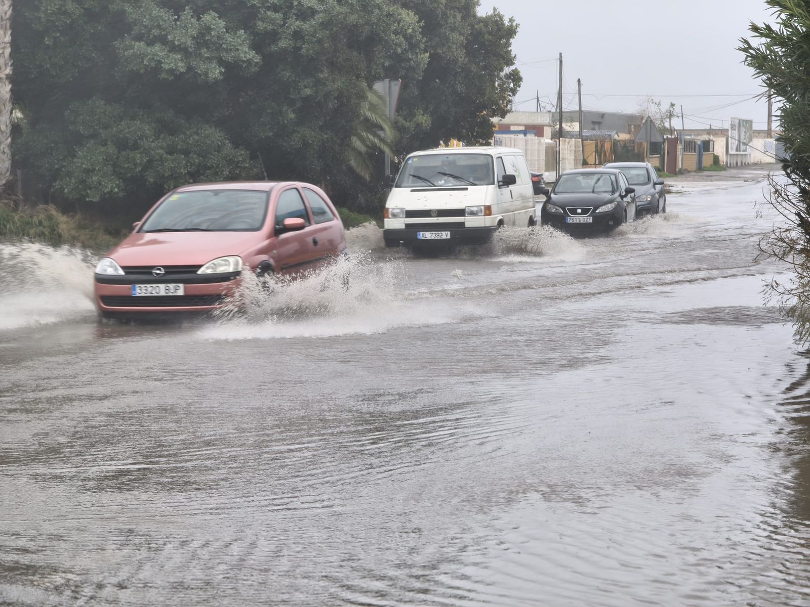 En imágenes: el temporal Kristin mantiene en vilo a toda la provincia de Almería