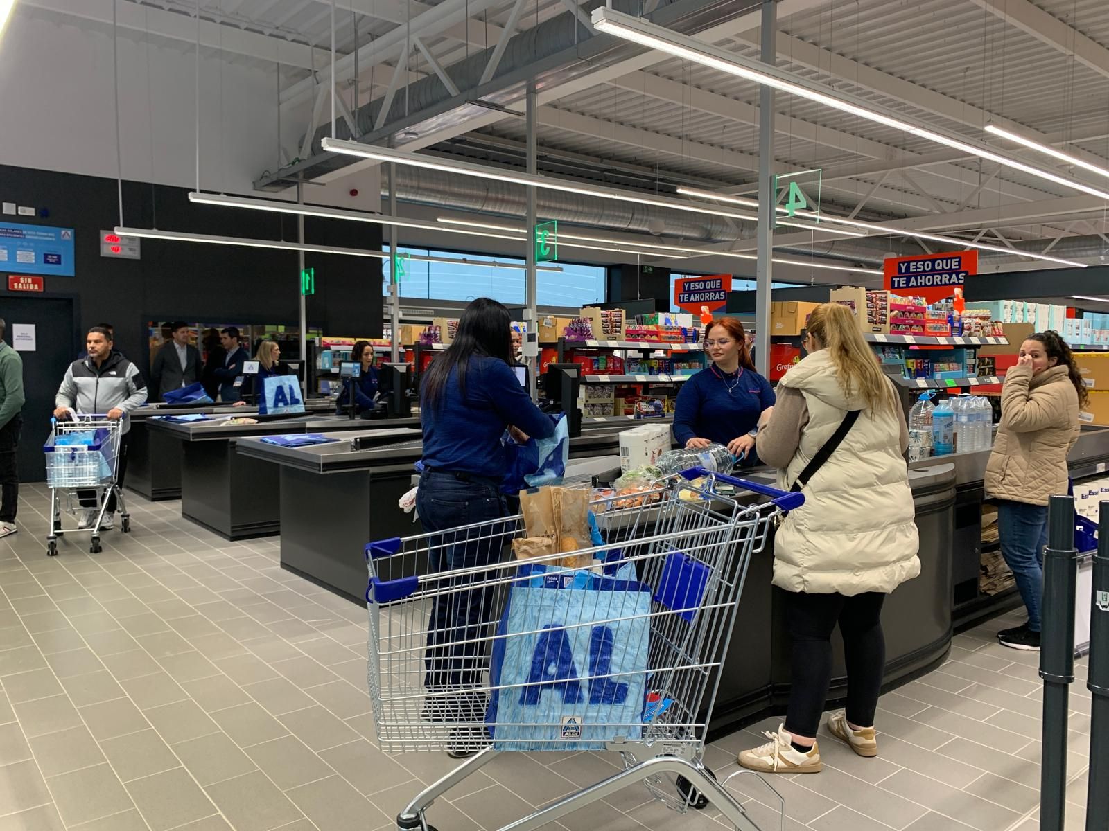 El interior de la nueva tienda de Aldi en Mijas durante su inauguración este miércoles.