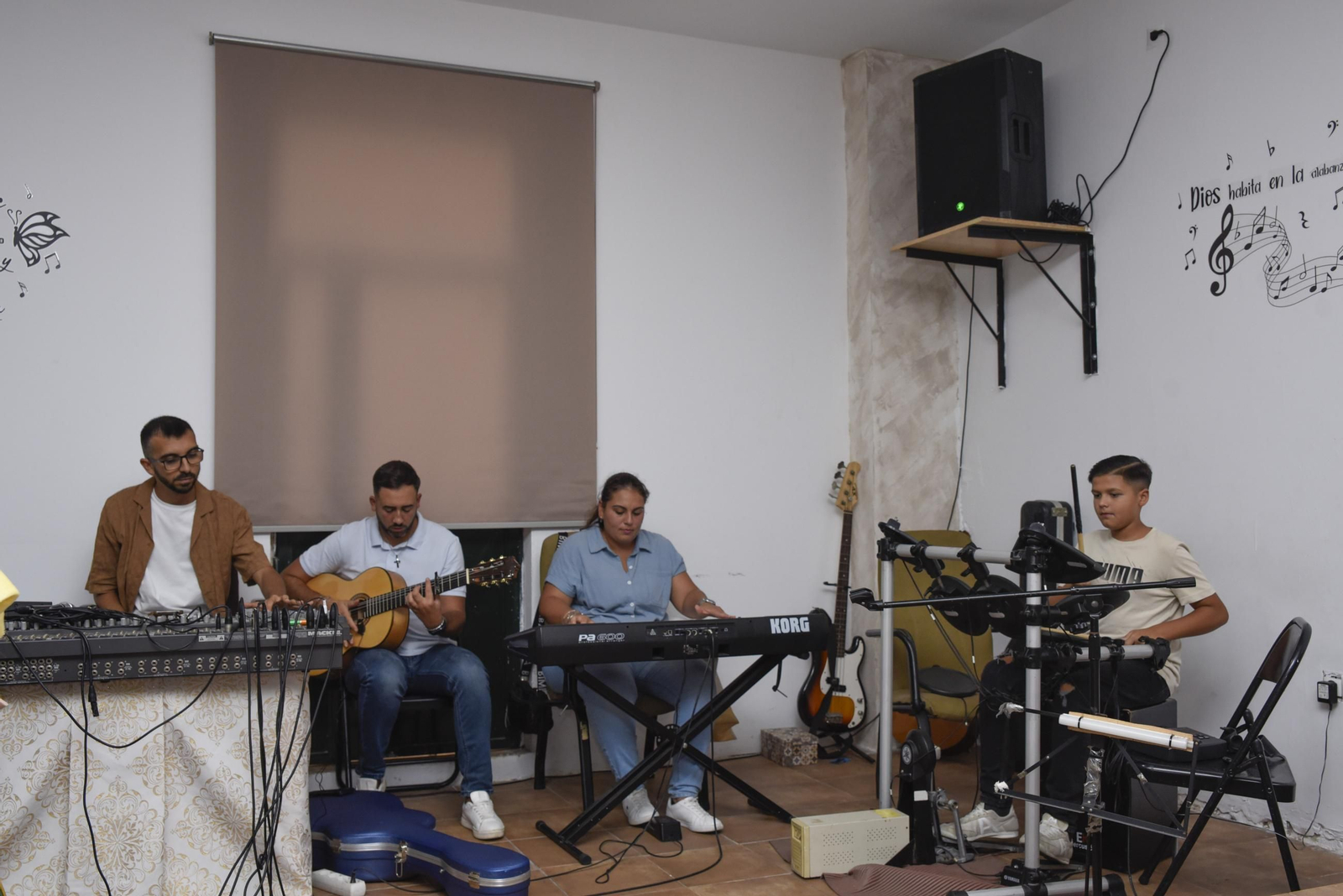 Las fotos de la misa cantada de la iglesia evangélica Ebenezer de La Línea