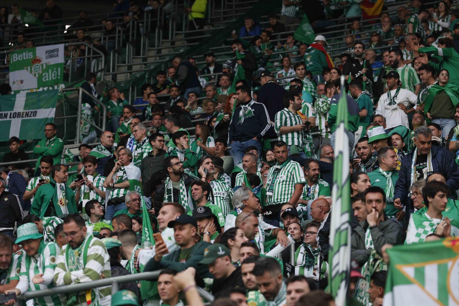 La afición del Betis en la final de la Conference League