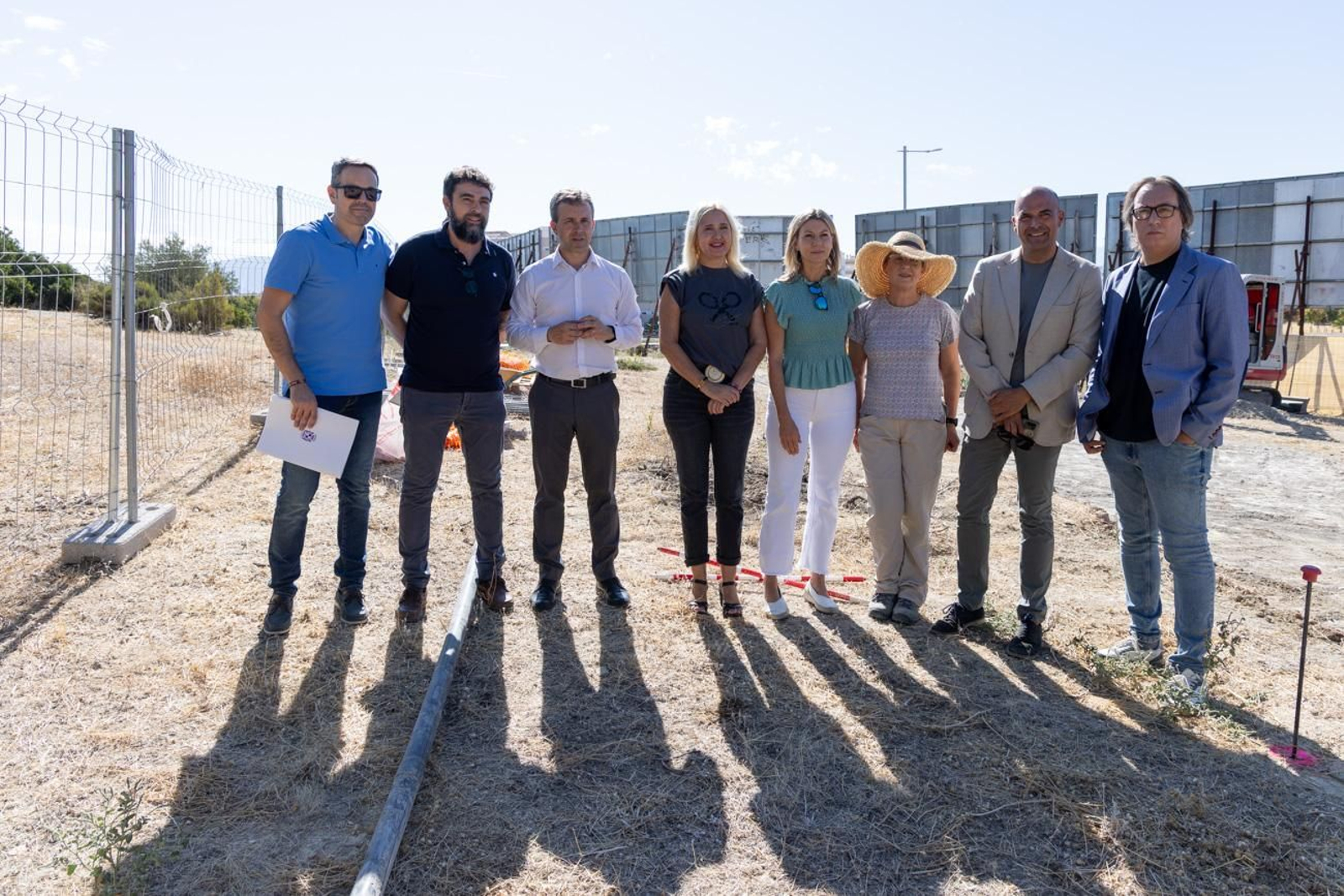 Visita al inicio de lo trabajos arqueológico en las ruinas de la Villa de los Robles