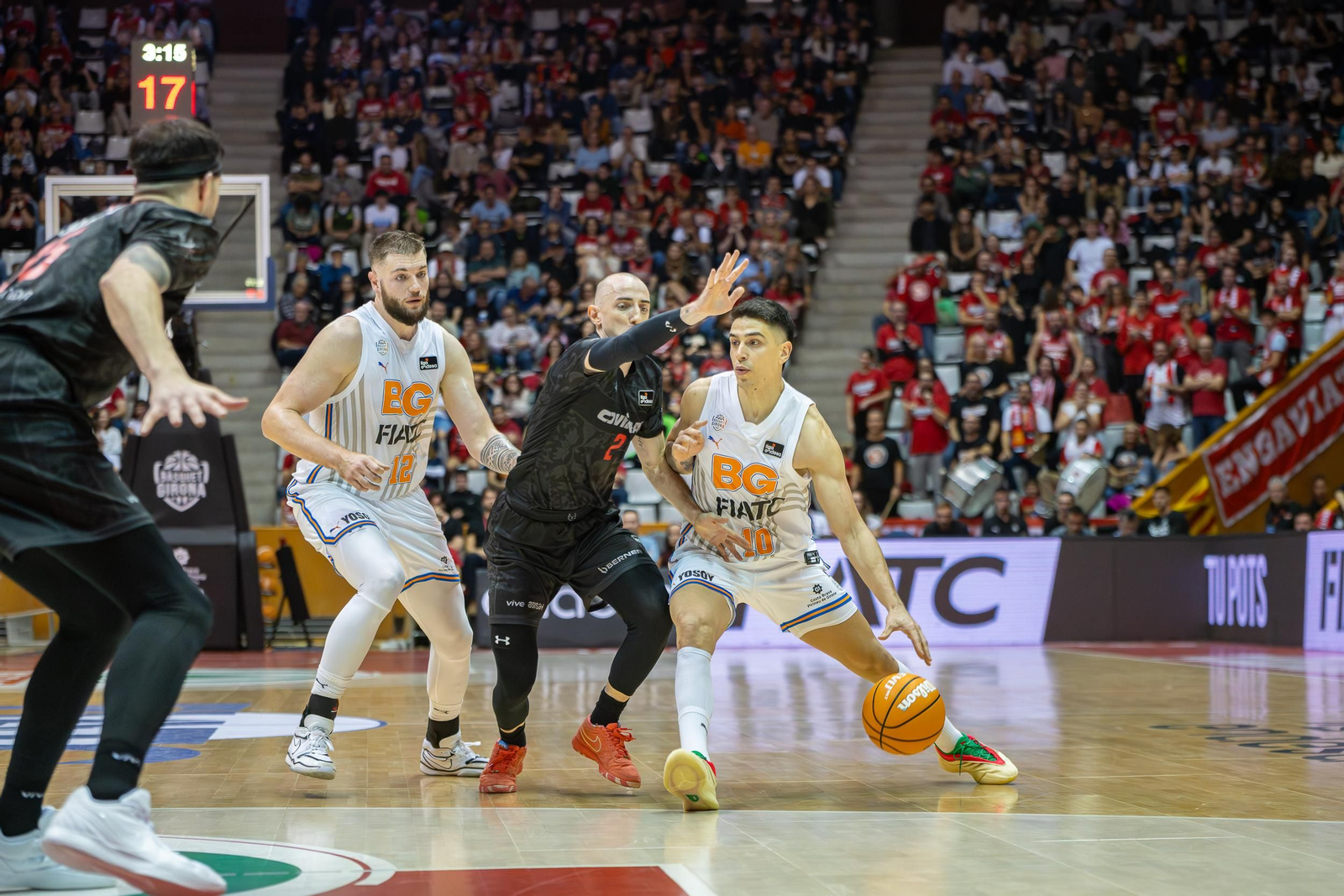 Las imágenes del Bàsquet Girona-Covirán Granada