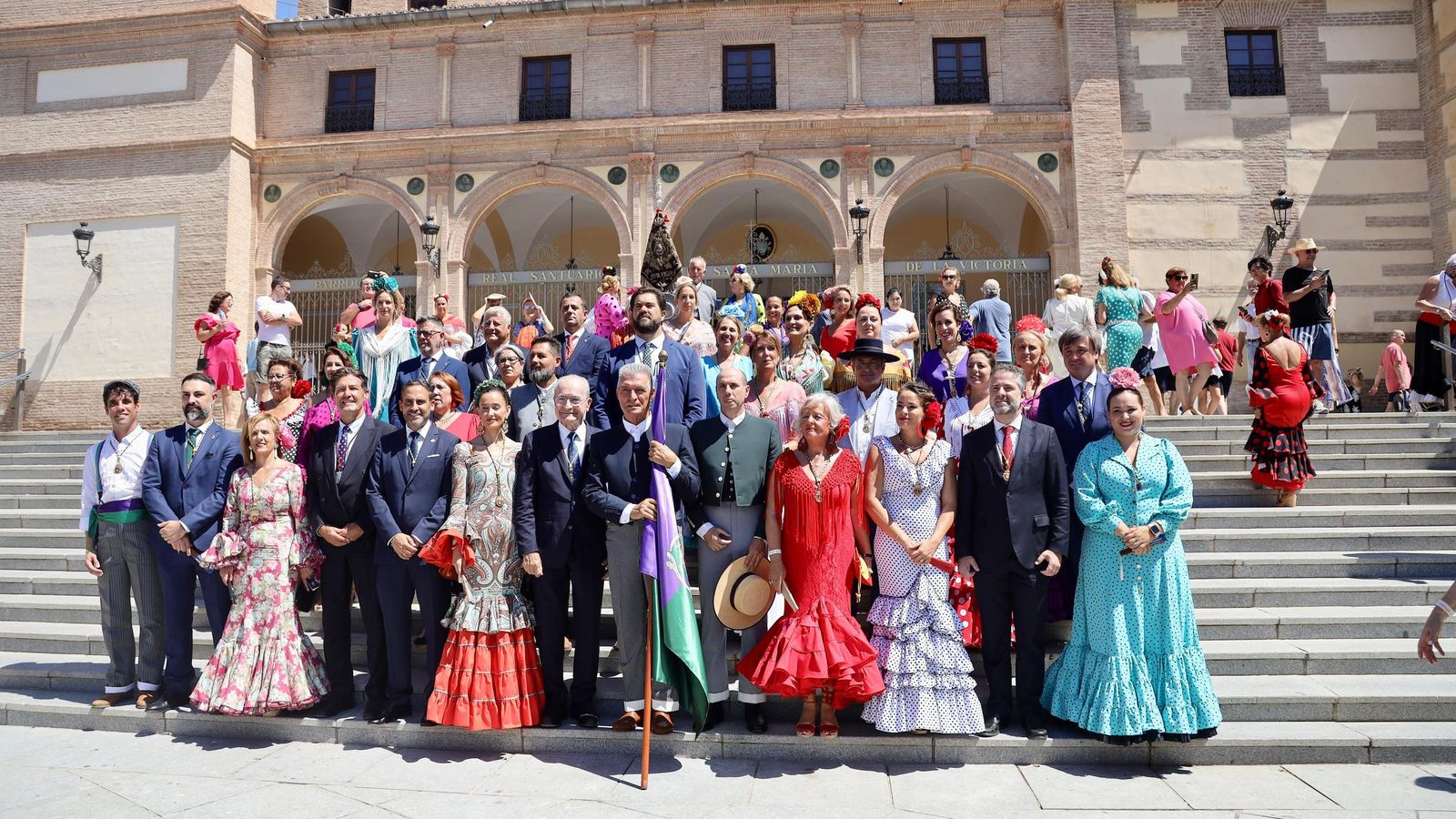 La salida de la Romería de la Feria de Málaga, rumbo al Santuario de la Victoria, en fotos