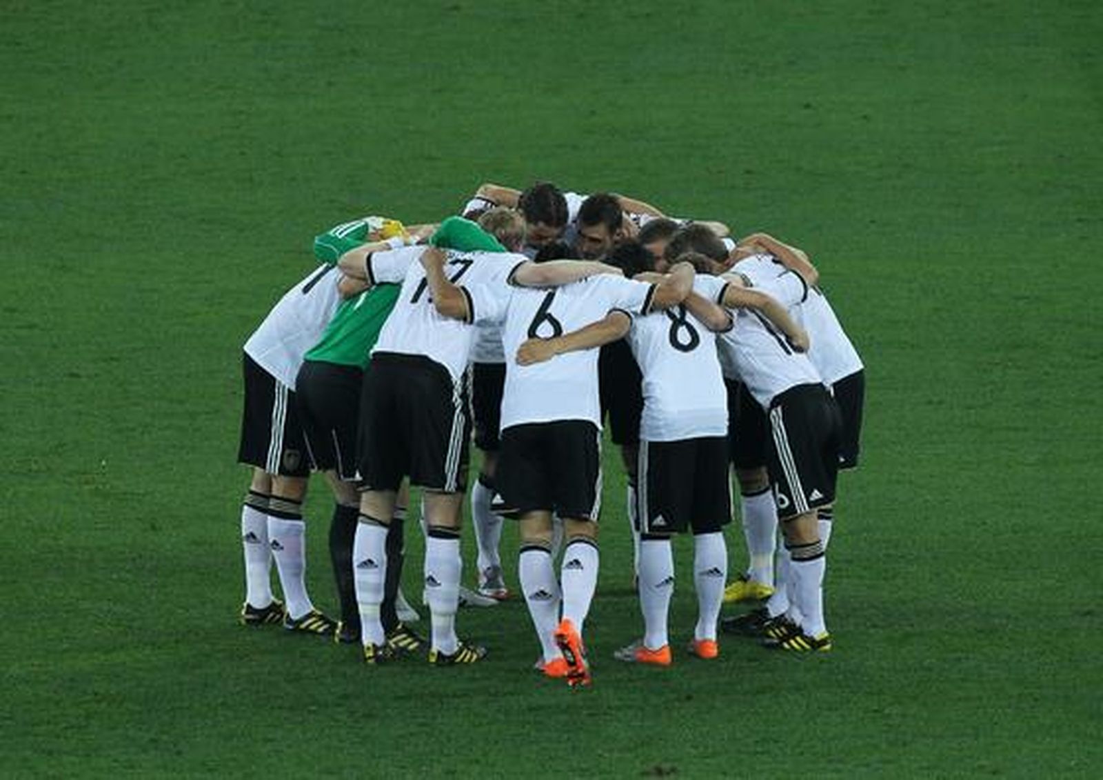 Alemania golea en su debut ante Australia en el Grupo D. / AFP