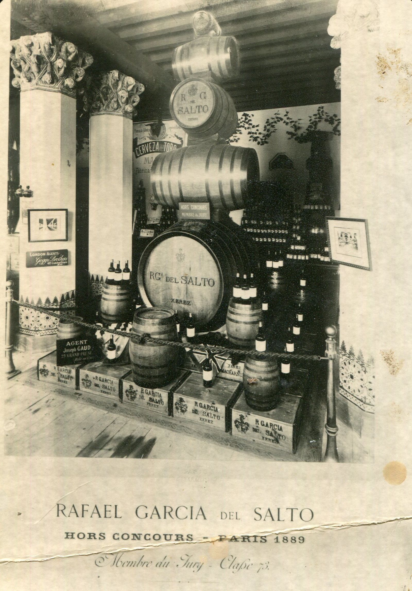 Instalación de sus productos en la Exposición Universal de  París, 1889.