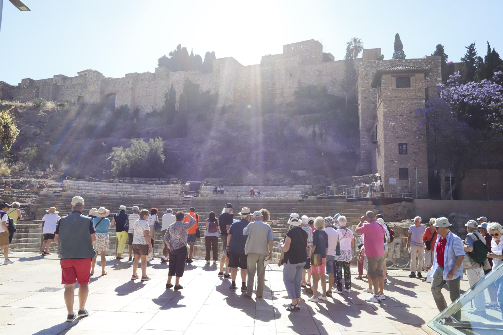 Un grupo de turistas este miércoles en Málaga capital.