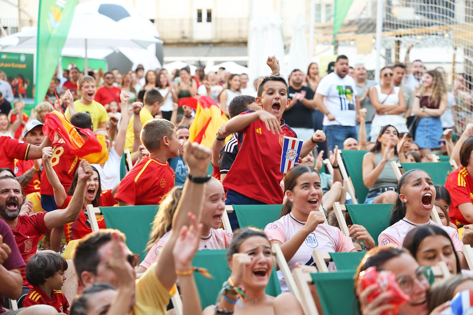 Imágenes de la Fan zone en Huelva de la Final de la Eurocopa entre Inglaterra y España Imágenes de la Fan zone en Huelva de la Final de la Eurocopa entre Inglaterra y España