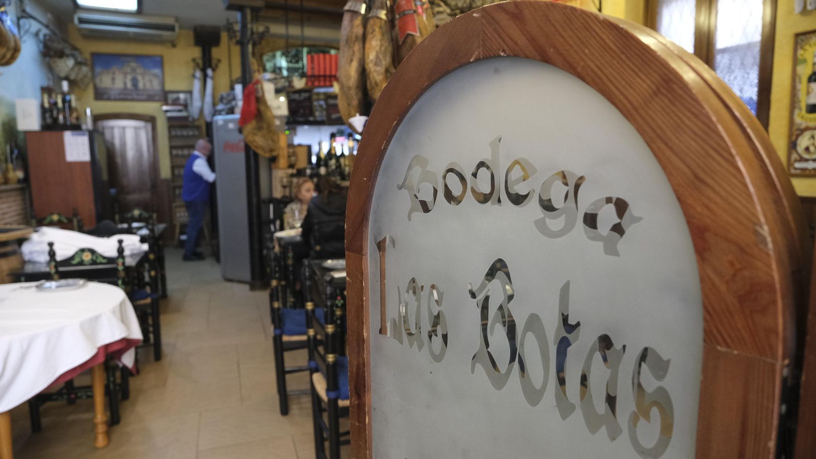 Entrada a Las Botas, que en este 2024 celebra su 20 aniversario con su dirección actual.