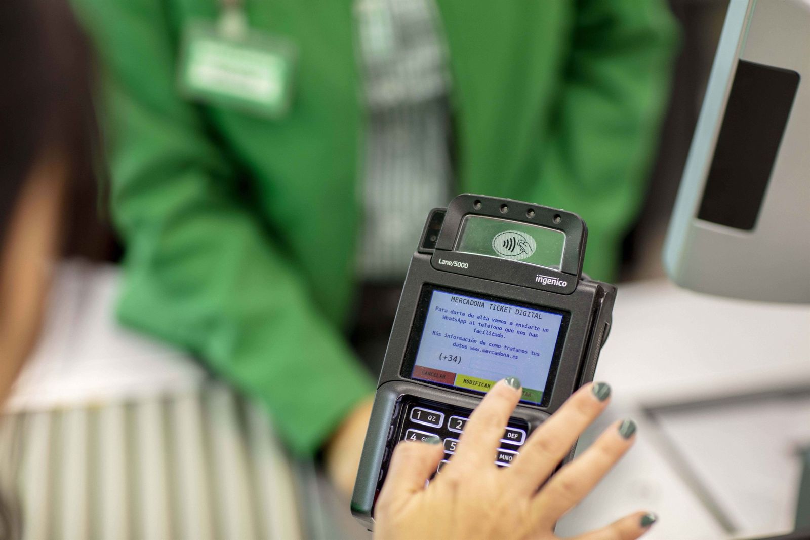 Mercadona es uno de los establecimientos que adaptan su horario.