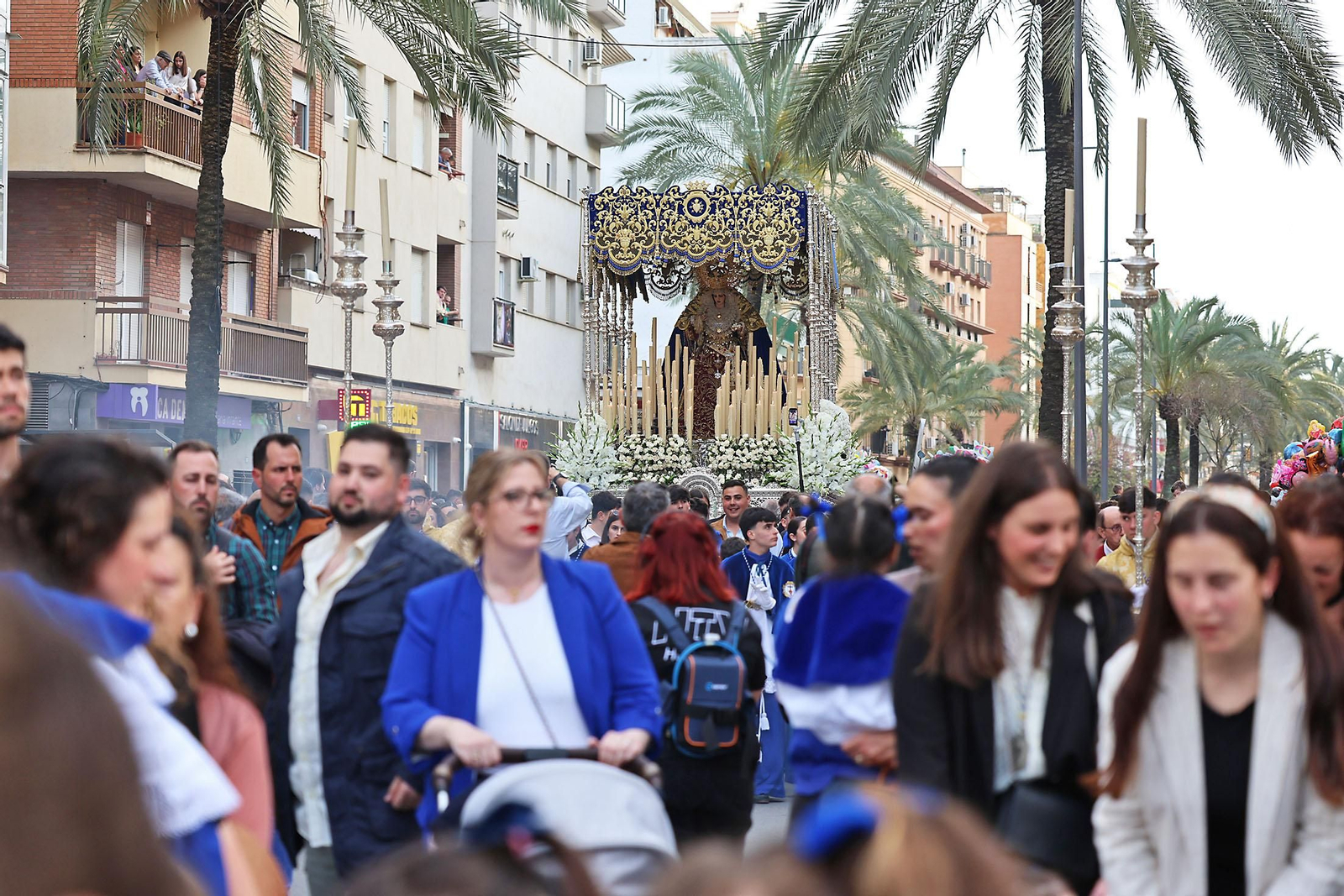 Imágenes de la VIrgen de Los Dolores por su barrio de las Colonias