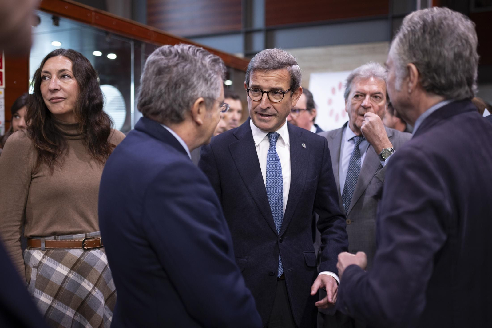 Imágenes del desayuno-coloquio con Jorge Paradela en el Foro Joly Andalucía celebrado en Huelva