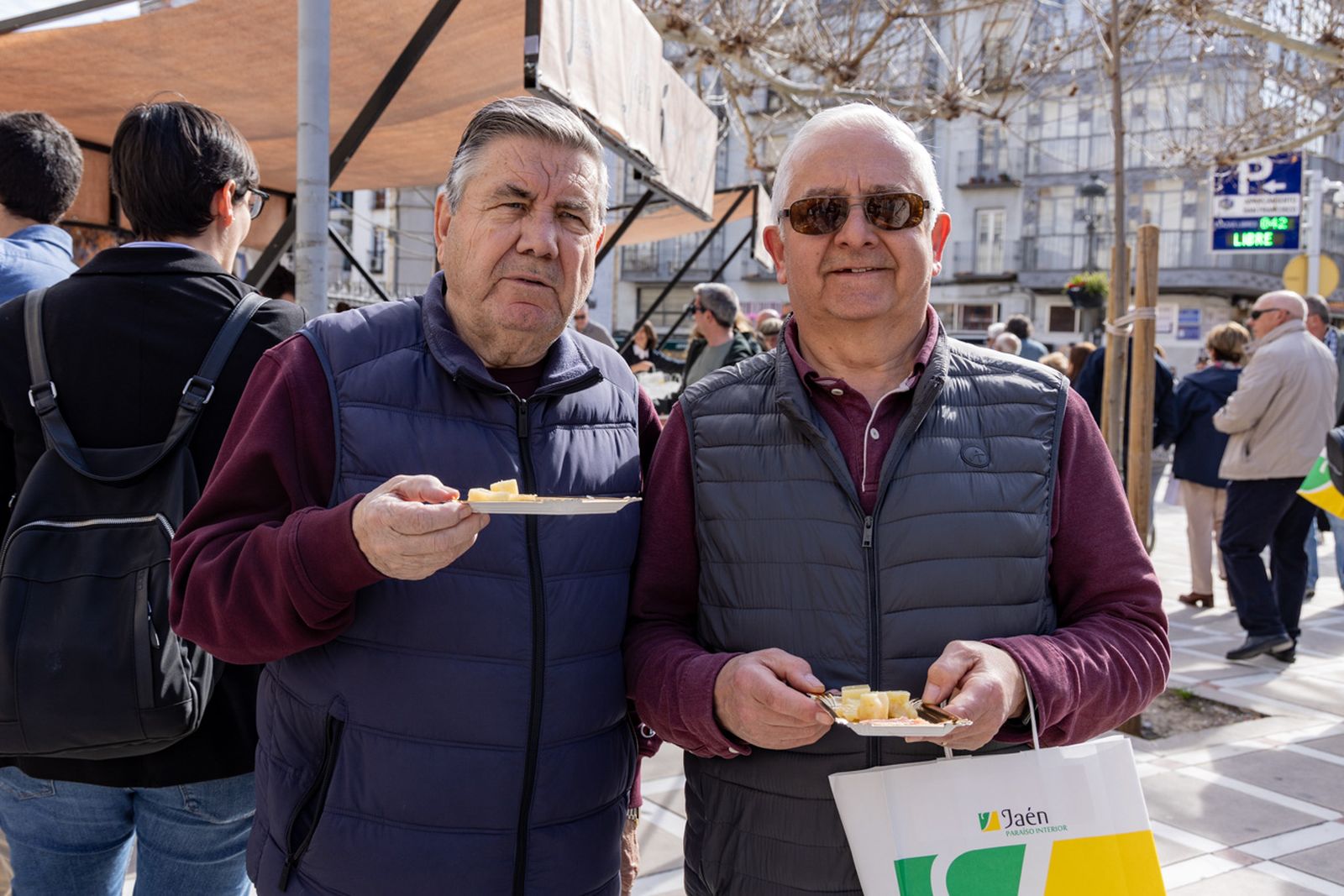 Izado de la Bandera de Andalucía y en un desayuno molinero en Jaén