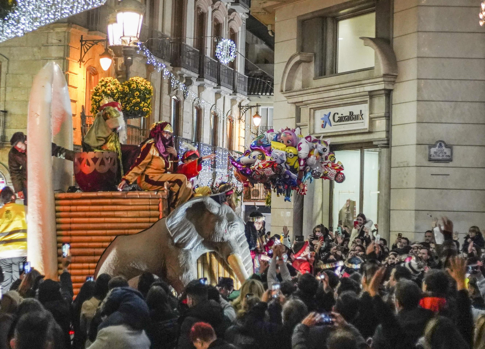 La cabalgata de los Reyes Magos de Granada, en imágenes