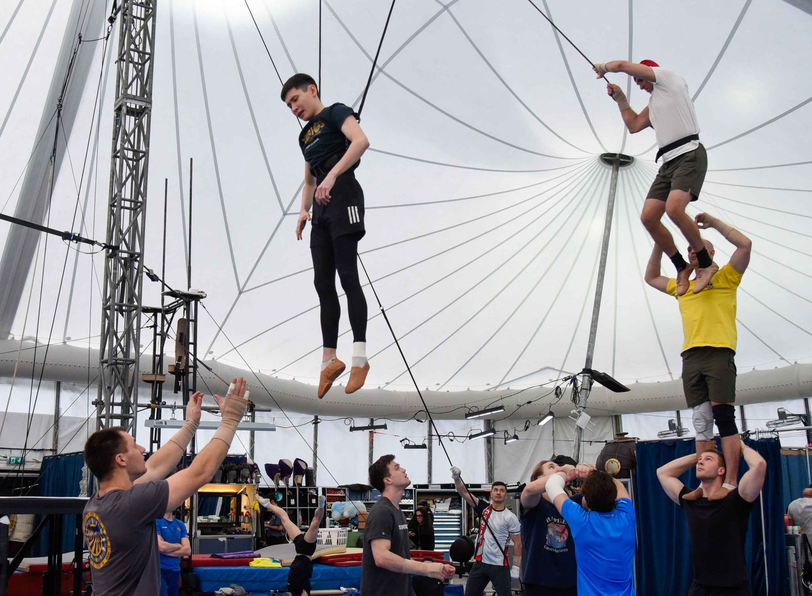 Ensayos y preparativos para el estreno del Circo del Sol en Sevilla 2026