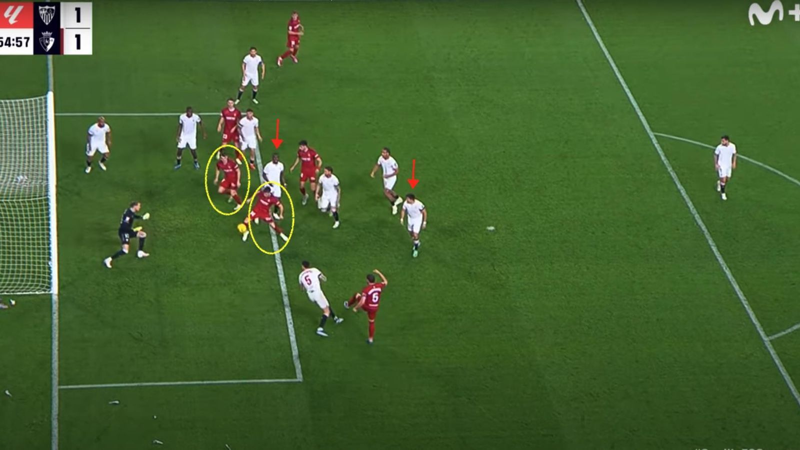 Soumaré y Acuña han perdido las suyas (Budimir e Iker Muñoz) tras el chut de David García.