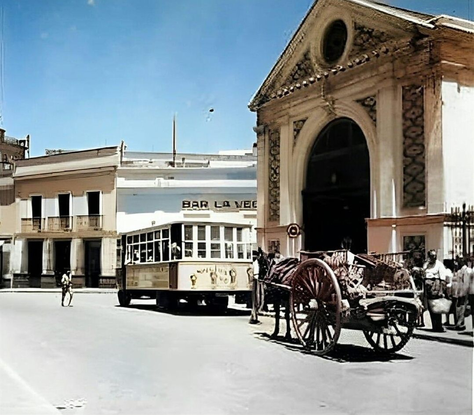 Plaza Esteve y bar La Vega por gentileza de Juan Ramírez. Plaza Esteve y bar La Vega por gentileza de Juan Ramírez.